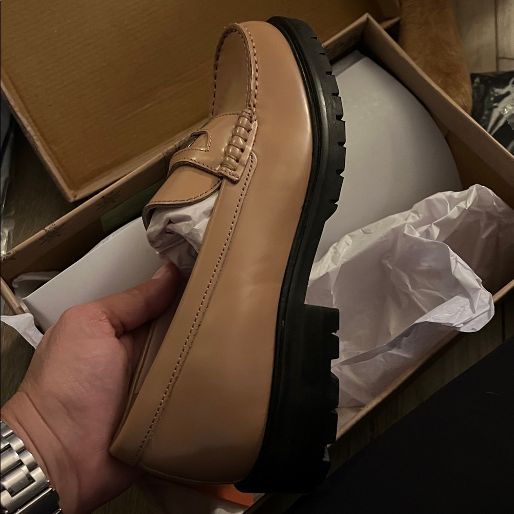 š 1 hour sale. NWT. Free People, size 6.5, Tan Leather Loafers - Picture 8 of 8